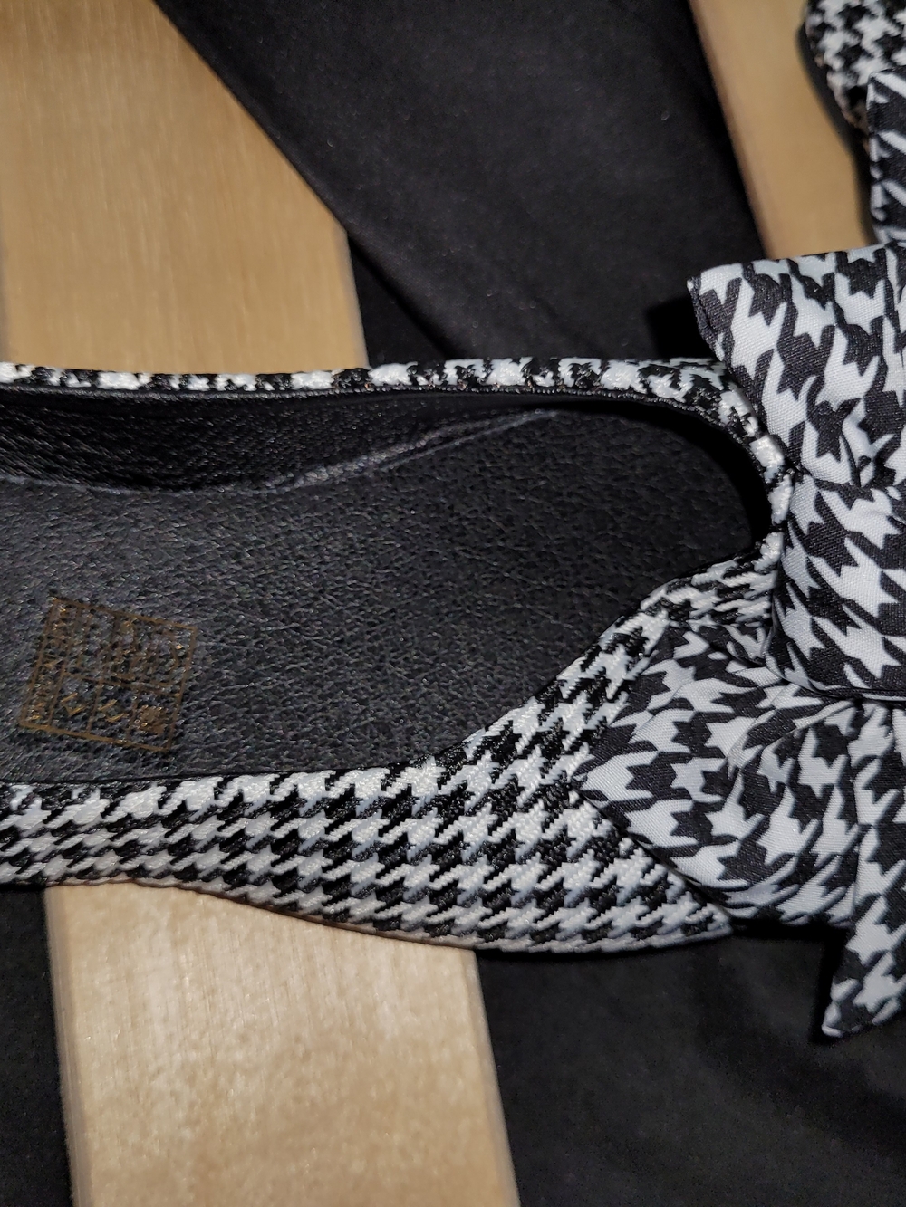Houndstooth Bow Flat Shoes - Black & White